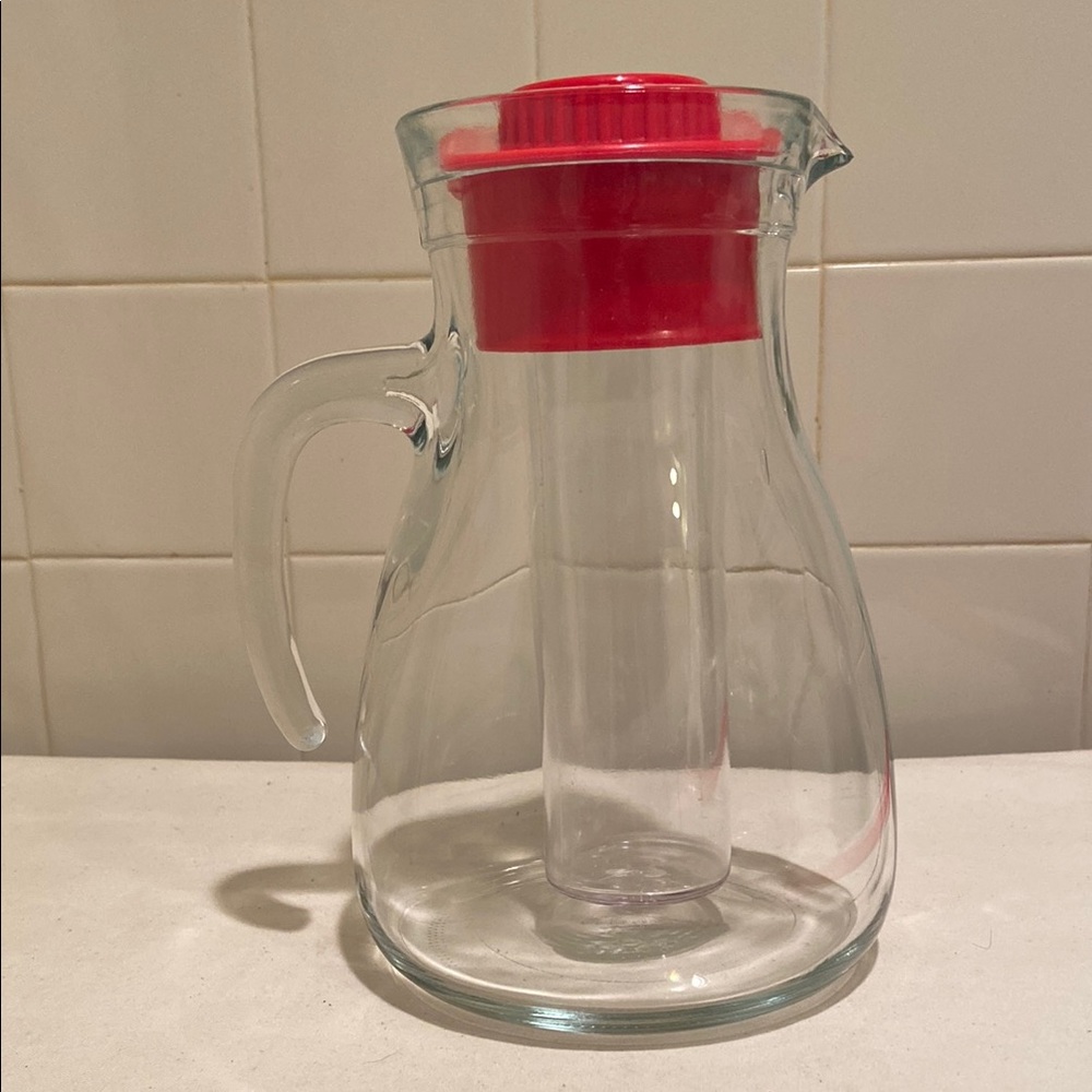 🩷Cerve Glass Pitcher with Ice Insert Red Lid